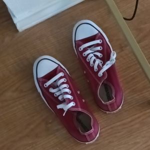 Women's size 7 Red converse